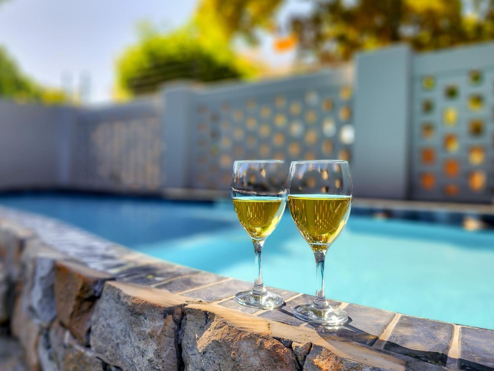 Branch & Vine Cottages - Constantia - Formerly Pinoak Cottages ケープタウン エクステリア 写真